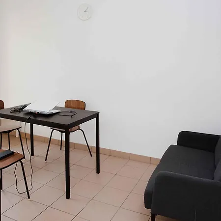 Hostal House